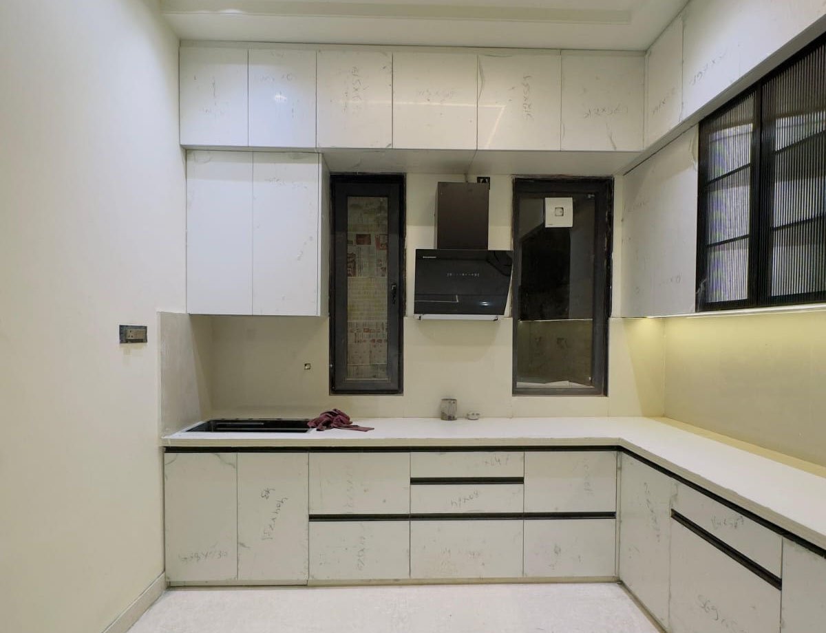 Wooden Classic L-Shaped Kitchen
